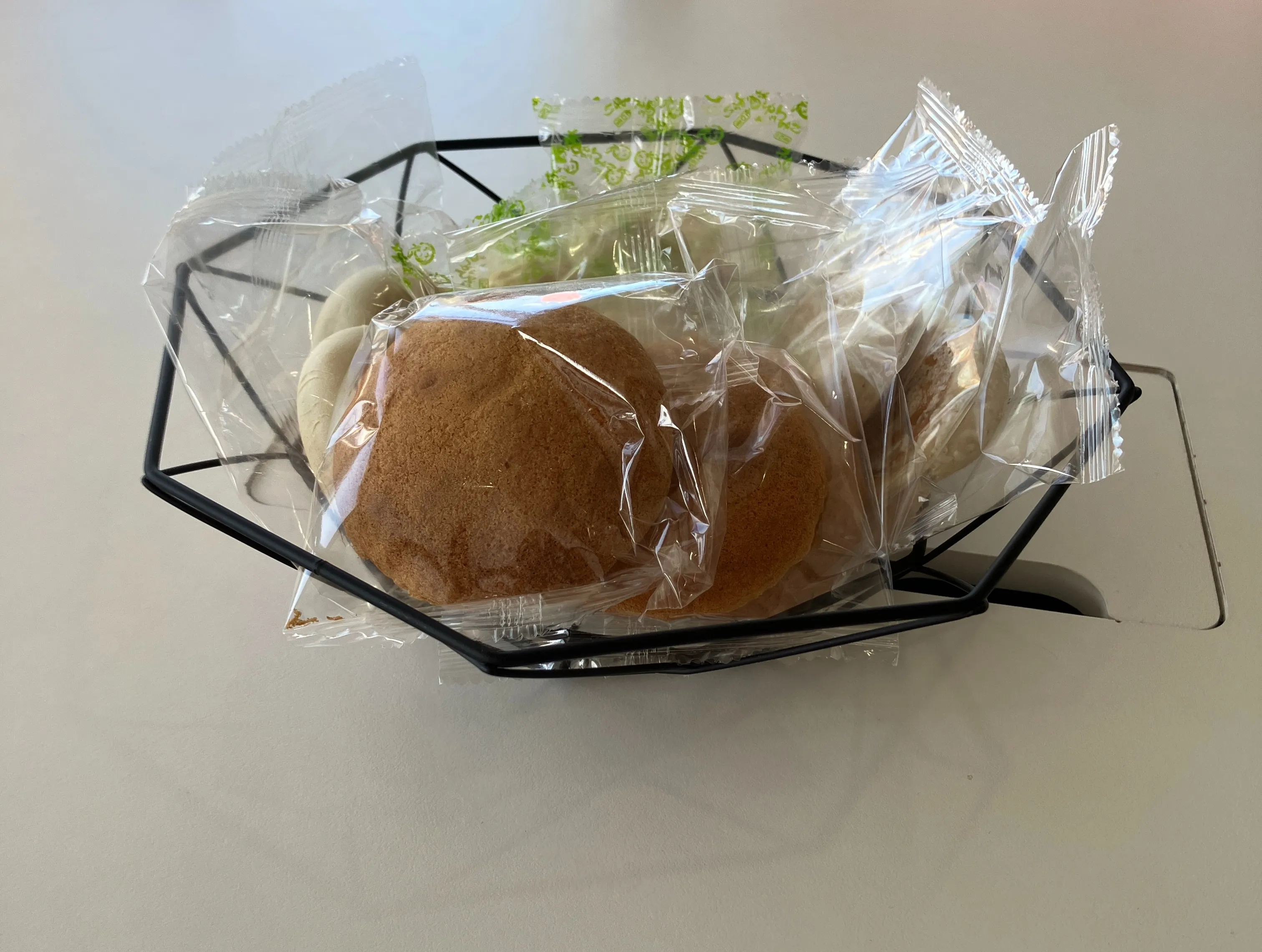 いつも大変お世話になっている**「マルソウ」さんから、一斗缶...