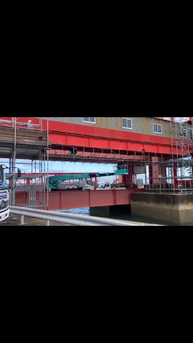 まるでサーカス！？🎪 海の上の職人技！